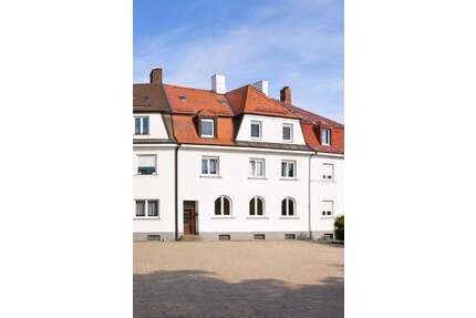 Haus zum Kaufen in Hof 280.000,00 € 289 m²