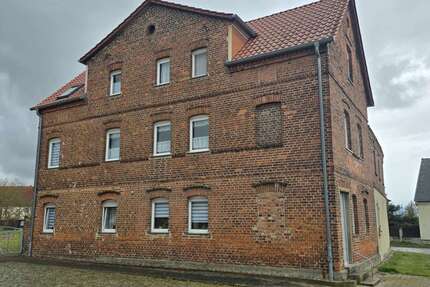 Haus zum Kaufen in Bitterfeld-Wolfen 95.000,00 € 140 m²