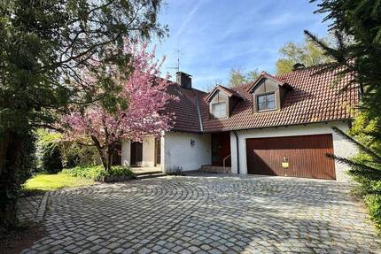 Haus mit 173 m² Wohnfläche & Einliegerwohnung, 1.032 m² Grundstück mit direktem Waldzugang - Nürnberg Fischbach