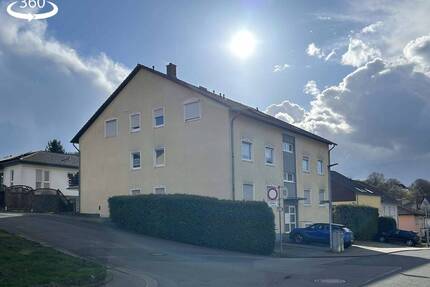 Großzügige Maisonettewohnung mit zwei Badezimmern, Balkon und Stellplatz - Völklingen / Fürstenhausen