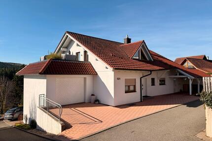 Großzügige Wohnung (118 m²) mit Garten, Balkon, Terrasse, Carport - Niedereschach