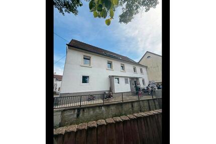 7-Zimmer-Haus mit 2 Bädern, 2 Küchen & Hof – 55585 Hochstätten - Norheim