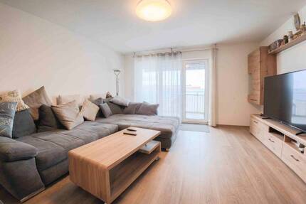 Neuwertige barrierefreie 3-Zimmer-Wohnung mit Balkon und 2 Stellplätzen in Freystadt