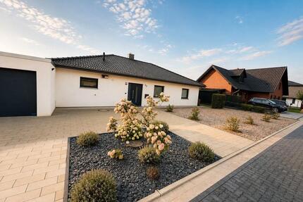 Moderner Bungalow mit Doppelgarage & 915 m² Grundstück nahe WOB - Bergfeld
