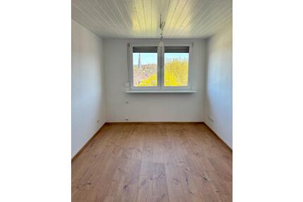Dachgeschosswohnung *saniert* in Koblenz-Güls ab dem 01.05.26