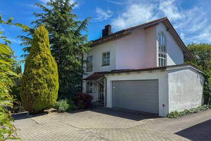 Reiheneckhaus mit Garten, Ausbaureserve im Dachgeschoss und Doppelgarage - sofort verfügbar - Burghausen