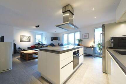 Moderne 3,5 Zimmer Wohnung in Stuttgart-West mit Balkon, Einbauküche, Aufzug, Tiefgarage, Wallbox