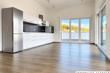 Einmalige Chance! Penthouse-Wohnung in Schwandorf mit Dachterasse