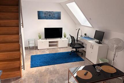 Möblierte 2-Ebenen-Dachwohnung mit Balkon, 900 € warm inkl. Strom - Biberach an der Riß