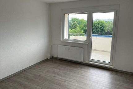 Moderne, bezugsfertige 2-Raum-Wohnung mit Balkon! - Oschersleben
