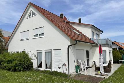 Großzügiges Zweifamilienhaus mit 250 m² Wohnfläche ! - Dietenhofen