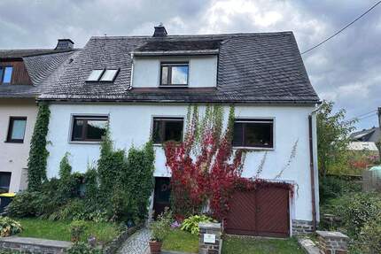 Großzügige und umfangreich sanierte Doppelhaushälfte mit neuer Heizung, Carport und Obstgarten in sehr ruhiger, idyllischer Wohnlage von Wolkenstein