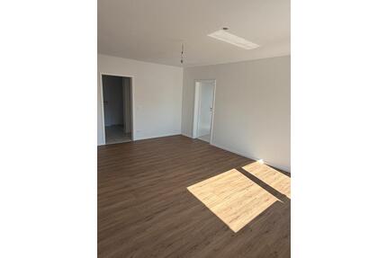 Helle, frisch renovierte 3-Zimmer- Dachgeschosswohnung mit Balkon - Bergkamen