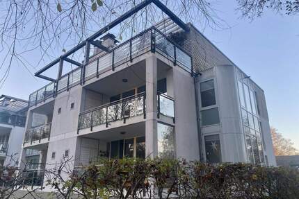 Attraktive Wohnung mit Südbalkon, Parkblick und Tiefgaragen Stellplatz - Bremen Lehesterdeich