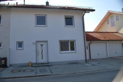 Ab 15.März frei. Neuwertige grosse DHH in ED Isen ca 150 Qm WFL