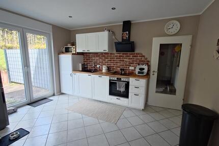 2-Zimmer-Wohnung mit Balkon, Terrasse, Stellplatz in ruhiger Lage - Newel