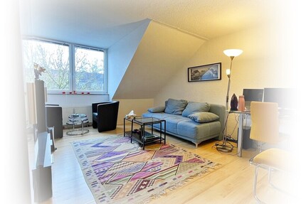 **Oben ist es am schönsten** charmantes APARTMENT im Dachgeschoss ** möbliert !! BEZUGSFREI !! - München