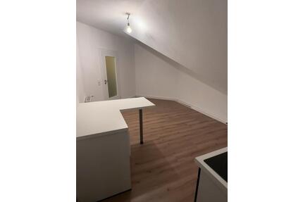 2-Zimmer DG-Wohnung mit Balkon zentral in Delbrück - renoviert