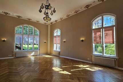 Haus zum Mieten in Torgau 4.000,00 € 715 m²