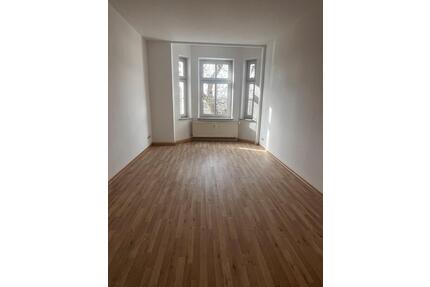 RENOVIERTE 3-RAUM-WOHNUNG MIT GROSSEM BALKON | 92,70 M² | 1. OG | TOP-LAGE 09130 CHEMNITZ