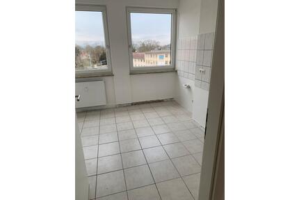 Wohnung, 3 Zimmer + Küche + Bad - Rüsselsheim am Main