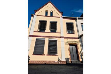 Haus zu verkaufen - 500.000,00&nbsp;EUR Kaufpreis, ca.&nbsp; 244,00&nbsp;m&sup2; in Weißenthurm (PLZ: 56575)