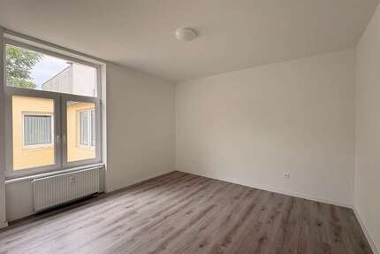 Wohnung zum Mieten in Halle (Saale) 400,00 € 50 m²