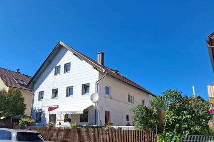 Zentral gelegenes Zweifamilienhaus in Geisenhausen