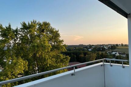 Modernisierte 2-Zi-Wohnung (EBK, Balkon, Garage, Aufzug) - Passau Maierhof