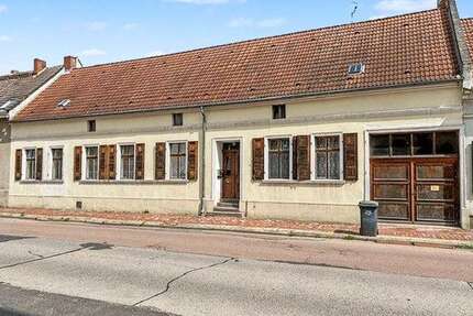 Haus zum Kaufen in Oranienbaum 99.000,00 € 121 m²