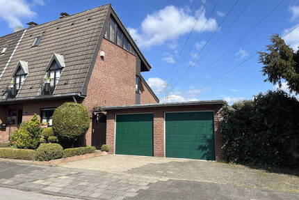 Reiheneckhaus mit Doppelgarage und Garten in Duisburg Rumeln