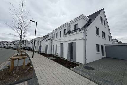 Haus zum Mieten in Duisburg 3.400,00 € 172.17 m²
