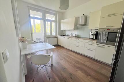 Charmante 3-Zi-Altbau Wohnung mit Balkon und EBK in Siegburg Zentrum