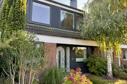 150 Meter zur Wedeler Marsch - Mittelreihenhaus mit viel Platz, Terrasse, Balkon und TG-Stellplatz