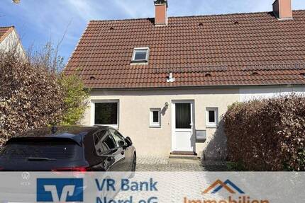 Charmante Doppelhaushälfte mit Garten und vielseitiger Nutzfläche in Schleswig-Friedrichsberg