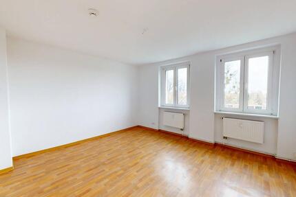 Einziehen, wohlfühlen & sparen - 2 NKM FREI*: Helle 3-Zimmer-Wohnung mit Wannenbad in naturnaher Wohnlage - Wittenberg Lutherstadt