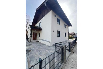 Moderne 4-Zimmer-Wohnung mit Balkon und Garten - Freilassing