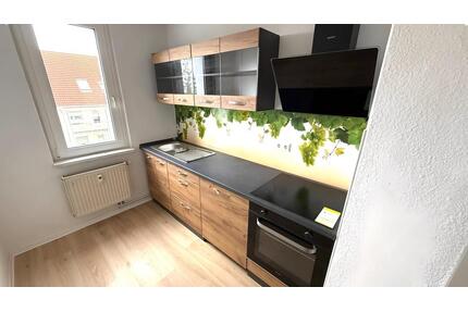 Alles neu: 2Z-Wohnung in Netzschkau mit neuer Einbauküche und Bad