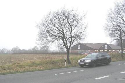 Gewerbegrundstück hinter einem Aldi Markt und einem Edeka Markt in 24629 Kisdorf
