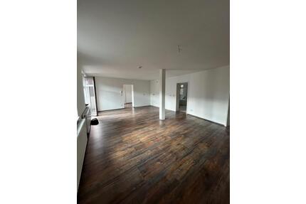 3 Raum Wohnung in Saalfeld - 825,00&nbsp;EUR Kaltmiete, ca.&nbsp; 103,00&nbsp;m&sup2; in Saalfeld (Saale) (PLZ: 07318)