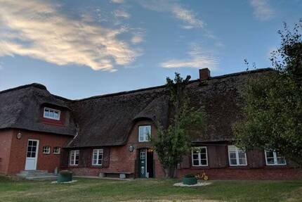 Großzügiges nordfriesisches Reetdachhaus auf der Hallig Langeneß