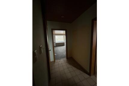 Renovierungsbedürftige 3-Zimmer-Wohnung mit Balkon im 1. OG in Gl - Gladbeck Alt-Rentfort