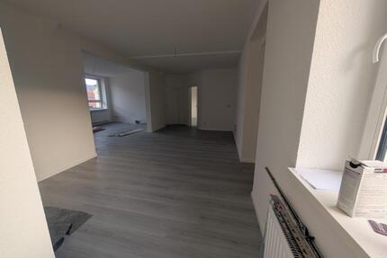 O300W23: Top sanierte 4-Raum-Wohnung mit Balkon! Stellplatz möglich - Eisleben (Lutherstadt)