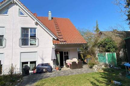 Sonnige, kinderfreundliche Doppelhaushälfte mit Carport - Langensendelbach Bräuningshof