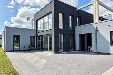 Haus zum Kaufen in Burg (bei Magdeburg) 845.000,00 € 280 m²