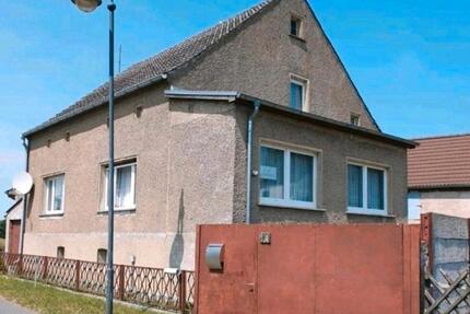 Haus mit Grundstück, Garagen, Stall und Scheune - Löwenberger Land