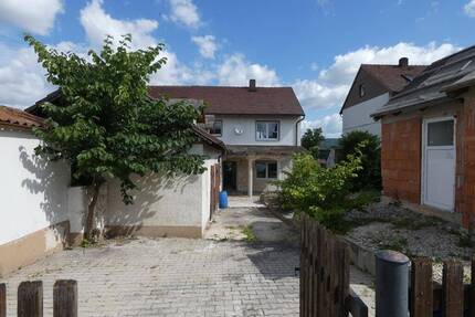 Ein Ort mit Geschichte und Potenzial - Doppelhaushälfte in Schnaittenbach