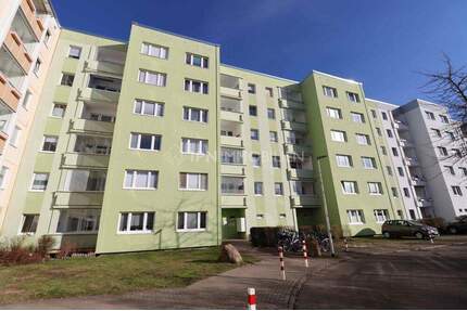 Bezugsfreie 4-Zimmer-Wohnung mit West-Loggia und Keller - Rostock / Lichtenhagen