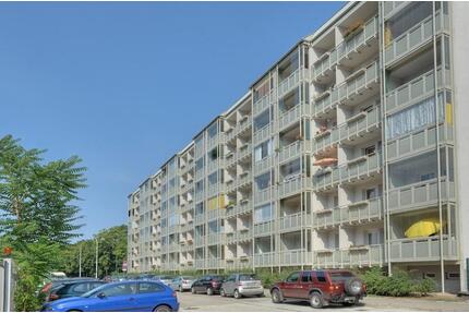 3 Raum mit Balkon - 468,00&nbsp;EUR Kaltmiete, ca.&nbsp; 62,32&nbsp;m&sup2; in Halle (Saale) (PLZ: 06112) Büschdorf