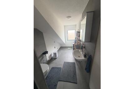 Sanierte 2,5-Zimmer-Dachgeschosswohnung (ca. 67 m²) zu vermieten - Reilingen